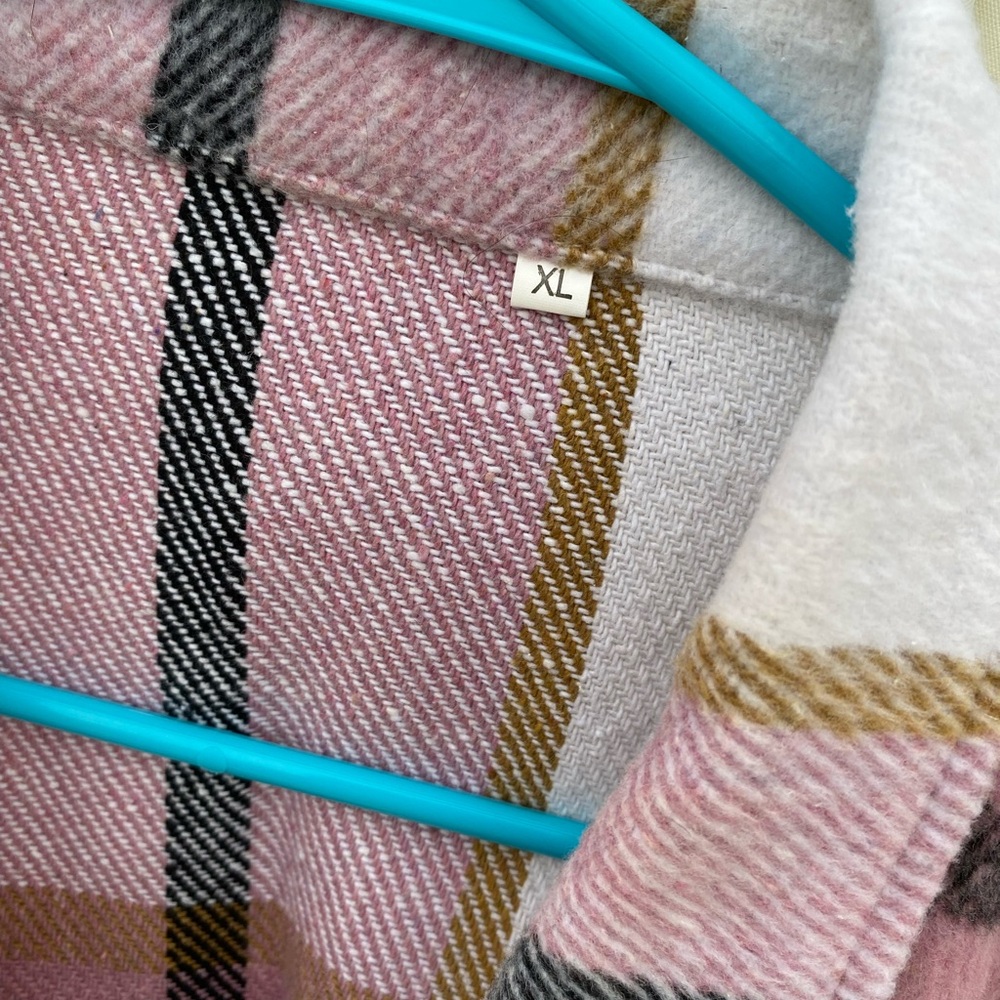 Plaid Button-Up Women's Jacket - Picture 4 of 5